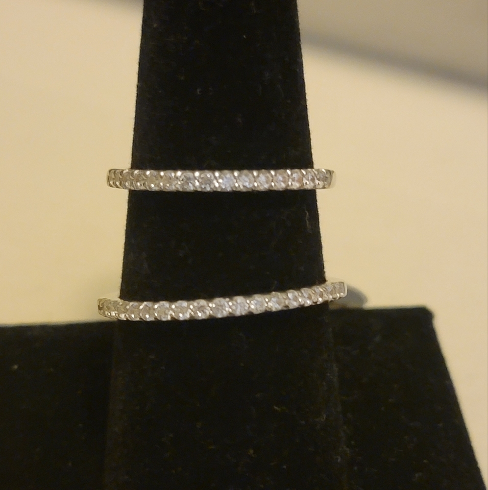 Beautiful sterling silver 925 cz size 7 and size 9.5